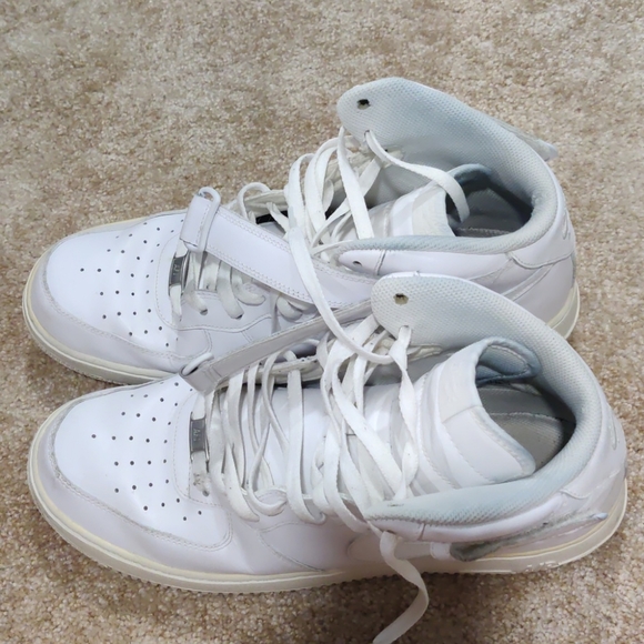 Air Forces - Picture 1 of 3